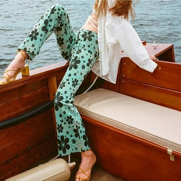 Urban Outfitters Floral Bryn Flare Pants Size Medium Green - Picture 3 of 10